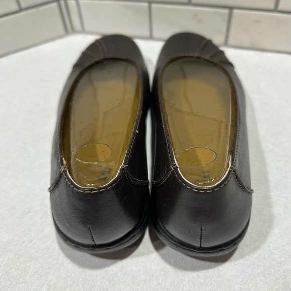 Clarks Women's Brown Leather Slip On Flats Round Toe Shoes Size 9M Style-84697 - Picture 9 of 11